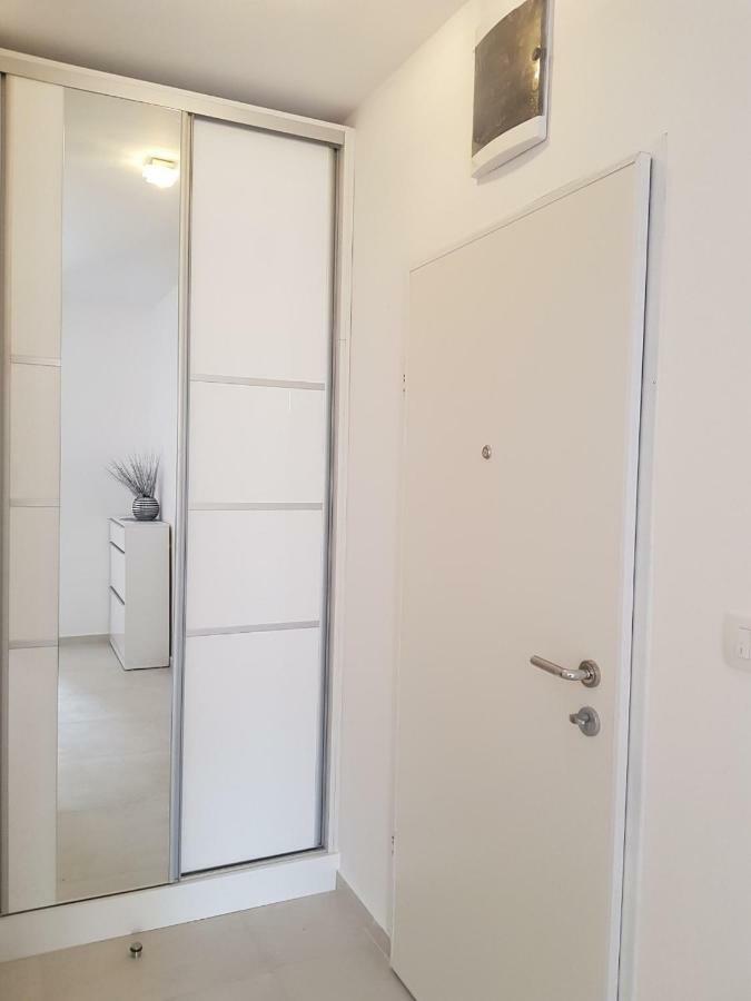 Lux Apartment Teodora Rafailovici Bagian luar foto